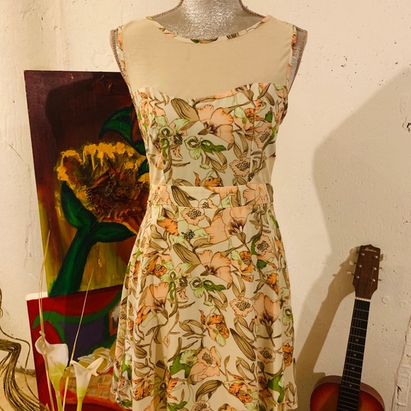 Adorable and sophisticated summer dress - Picture 2 of 7